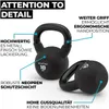 Two black kettlebells are shown with text overlays highlighting their features. Produktbild-Vorschau