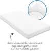 A white fitted sheet on a mattress, with a close-up inset showing the elasticated corner. Produktbild-Vorschau