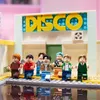LEGO® Idee 21339 BTS Dinamite Anteprima dell’immagine prodotto 10