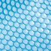A close-up view of a blue solar pool cover with a bubble pattern. Voir les images du produit