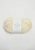 A ball of cream-colored yarn with a label. Produktbild-Vorschau