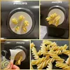 A collage of images showing a Philips pasta maker extruding fusilli pasta, with a close-up of the pasta. Produktbild-Vorschau