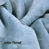 A close-up view of a soft, light blue blanket with visible texture. Anteprima dell’immagine prodotto