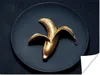 MuchoWow® Poster Goldene Banane auf dunklem Hintergrund Produktbild-Vorschau 1