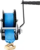 A close-up side view of a blue strap winch with a black handle and a gold hook. Anteprima dell’immagine prodotto