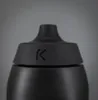 A close-up shot of the top of a black water bottle. Produktbild-Vorschau