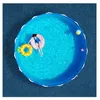 Blauer Kunstrasen umgibt blauen, runden Pool mit Frau auf Schwimmring Produktbild-Vorschau