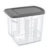A clear, studio shot of a transparent food storage container with a gray lid. Anteprima dell’immagine prodotto