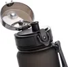 Close-up of the top of a black water bottle with the lid open. Produktbild-Vorschau