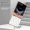 A white quilted phone case with rose gold accents and a ring holder is shown on a cracked surface, suggesting durability. Produktbild-Vorschau