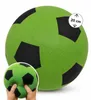 Balle en mousse souple verte au design football - balle Voir les images du produit 1