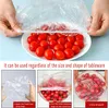 Hands are shown demonstrating how to use clear plastic food storage bags to cover bowls of cherry tomatoes. The image is divided into three sections showing the steps involved. Produktbild-Vorschau