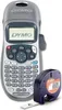 A DYMO LetraTag label maker and a roll of label tape are shown against a white background. Produktbild-Vorschau