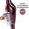 A hand is shown removing the dustbin from a cordless stick vacuum cleaner. Text overlays highlight features. Produktbild-Vorschau