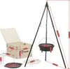 A Dutch oven set with accessories laid out on a white background, with dimensions indicated by red lines and text. Produktbild-Vorschau