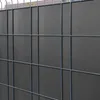 A close-up view of a dark gray privacy screen fence. Anteprima dell’immagine prodotto