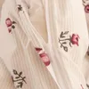 A close-up view of a bedding set with a floral pattern. Produktbild-Vorschau