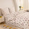 A neatly made bed with floral patterned bedding and two pillows. Produktbild-Vorschau