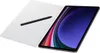 A white tablet case with a stylus resting on it, next to an open tablet displaying a colorful abstract image. Voir les images du produit