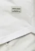 A close-up view of a white t-shirt with a brand label. Produktbild-Vorschau