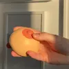 2 jouets anti-stress en forme de seins – Idéal pour les Voir les images du produit 4