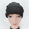 A dark gray beanie hat displayed on a mannequin head against a white background. Anteprima dell’immagine prodotto