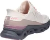 A side view of a beige Skechers sneaker with a thick gray sole. Produktbild-Vorschau