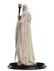 A statue of the wizard Saruman the White from The Lord of the Rings, standing on a black base. Produktbild-Vorschau