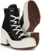 A pair of black and white Converse Chuck 70 De Luxe Heel high-top sneakers with a thick platform and heel. Produktbild-Vorschau