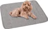 A dog is lying on a gray cooling mat. Produktbild-Vorschau