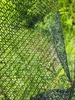 A close-up of black shade netting with a green background. Anteprima dell’immagine prodotto