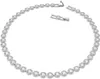 A diamond necklace on a white background. Anteprima dell’immagine prodotto