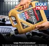 A person pouring motor oil from a gold colored container into a car engine. Produktbild-Vorschau