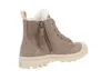 A side view of a brown winter ankle boot with cream-colored sole and white fur lining. Produktbild-Vorschau