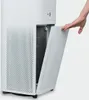 A hand is shown removing the front filter panel from a white air purifier. Produktbild-Vorschau
