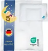 A white duvet and pillow set for children, with a decorative blue band featuring a sleeping bear on the moon and stars. Produktbild-Vorschau