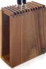 A wooden knife block with knives inserted. Voir les images du produit