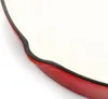 A close-up view of the rim and edge of a red enameled cast iron frying pan. Voir les images du produit