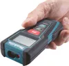 A hand holding a Makita laser distance measurer. Produktbild-Vorschau