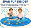 Two children are playing in a blue inflatable pool with water fountains and fish decorations. Anteprima dell’immagine prodotto