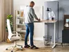 BELIANI Elektricky nastavitelný stůl Světlé dřevo Bílá Náhled obrázku produktu 4
