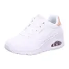 A white Skechers sneaker with rose gold accents is shown against a white background. Voir les images du produit