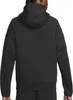 The back view of a person wearing a black Nike Sportswear Tech Fleece hoodie. Náhled obrázku produktu