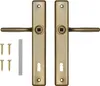 A set of two door handles with screws and a metal strip on a white background. Anteprima dell’immagine prodotto