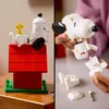 LEGO Ideas Peanuts: Snoopys Hondenhuis - Modelbouw voor Productafbeelding-voorbeeld 23