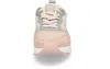 A front view of a beige and pink women's sneaker against a white background. Voir les images du produit