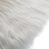Elegantní bílý kulatý kobereček z umělé kožešiny Náhled obrázku produktu 2
