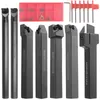 A collection of metalworking tools, including turning tool holders, inserts, and hex wrenches, laid out on a white background. Produktbild-Vorschau