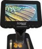 A digital microscope with a butterfly specimen under its lens, displaying a magnified image of an insect wing on its screen. Produktbild-Vorschau