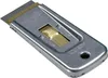A close-up, angled shot of a metal window scraper with a gold-colored blade mechanism. Voir les images du produit